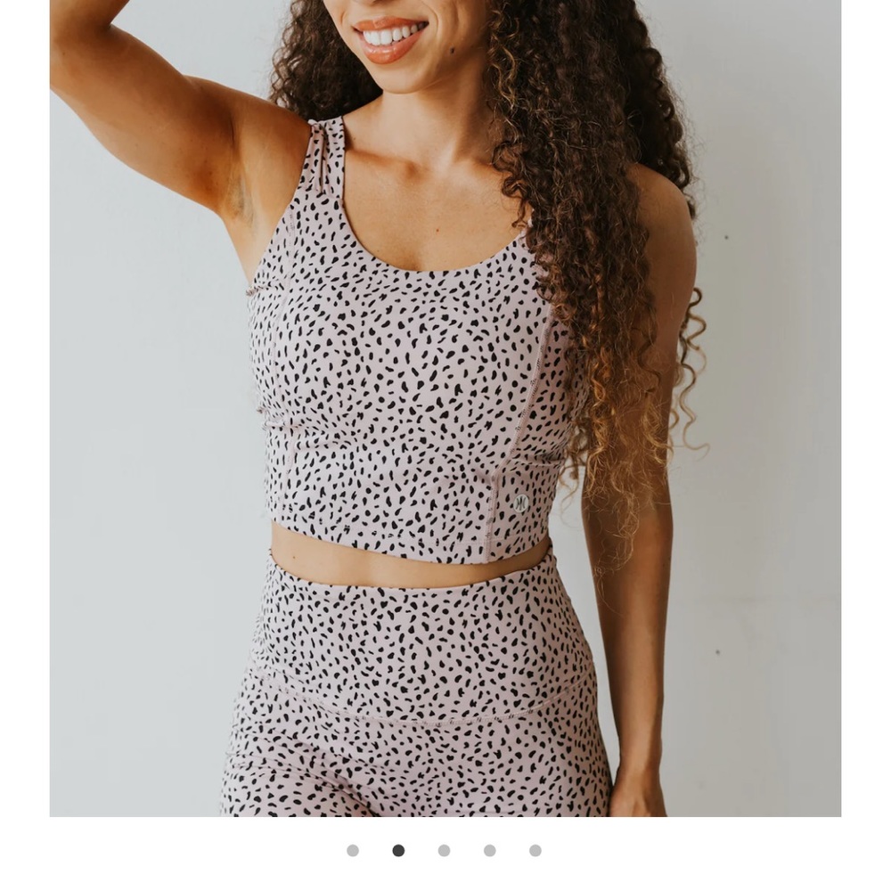 Seamless Pink Spot Sports Bra - Lightweight Support